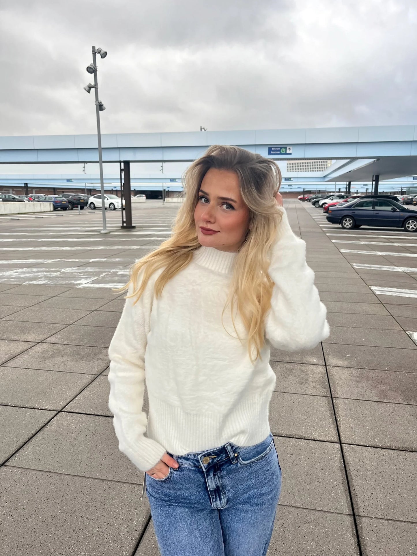 Mae sweater white